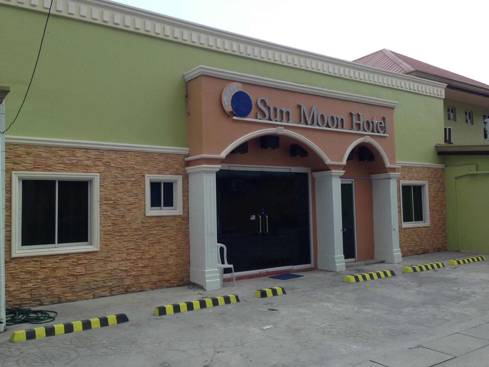 Sun Moon Poolside Hotel Angeles Exterior photo